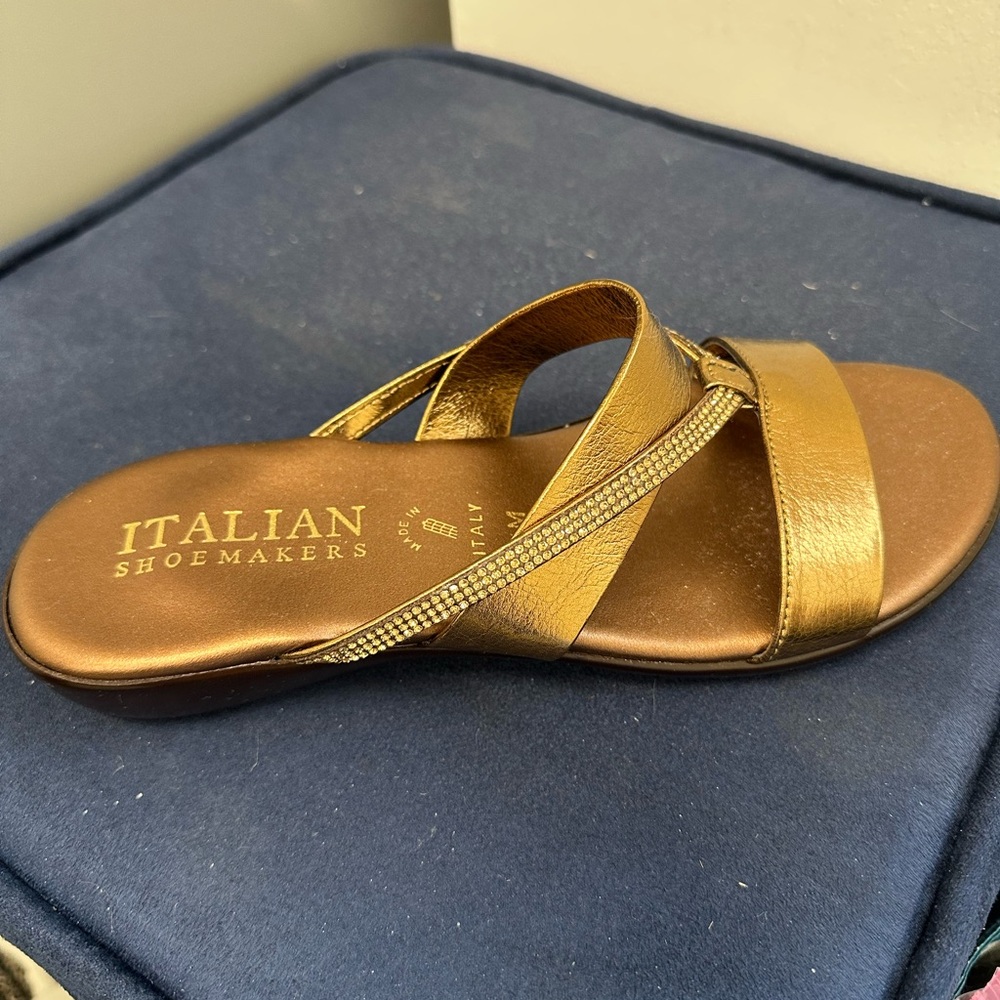 Italian Shoemakers Gold Sandals with Minimalist Design